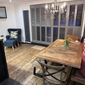 Apartment •mangohauslondon• •airconditioned•garden•fire Pit•