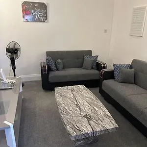  Apartment Gorgeous 5 Bedroom House