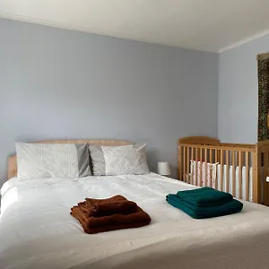  Apartment Morden Flat Close To Dlr Station With Free Parking